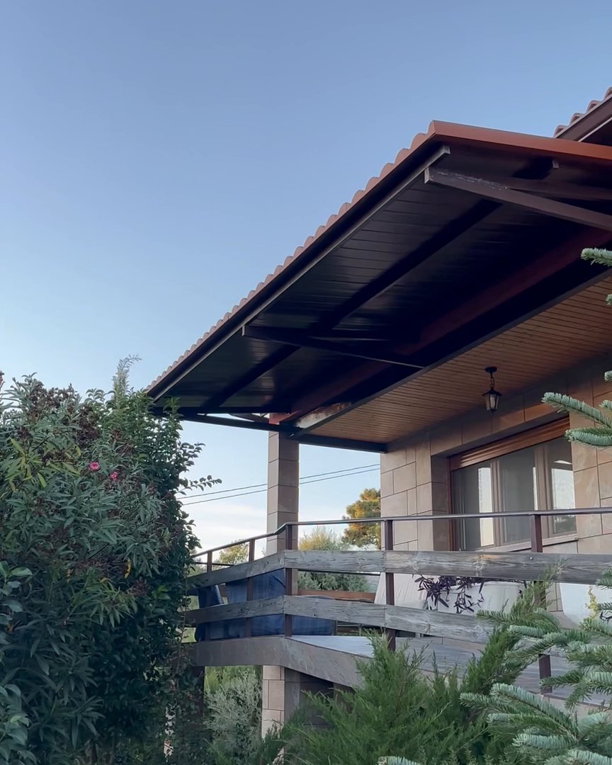 The house in Robledo de Chavela, balcony seen from the garden